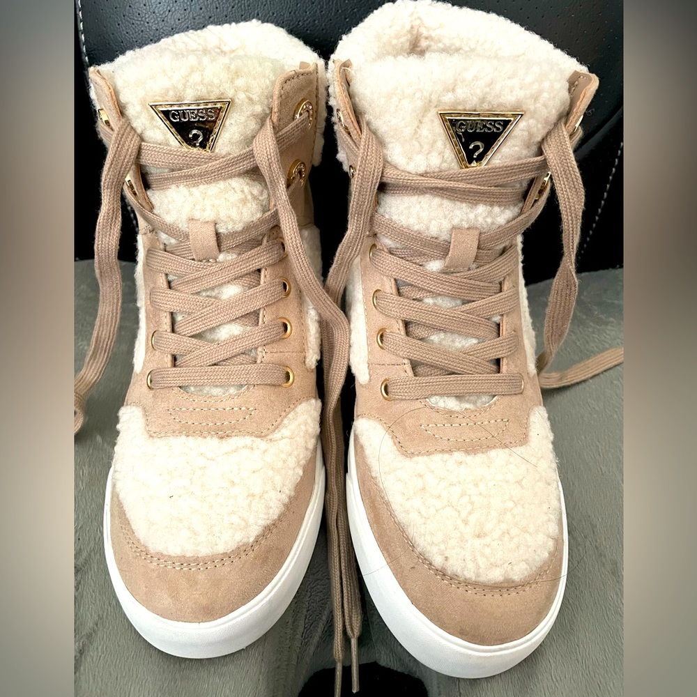 Women’s Guess lace up boots, size 7.5